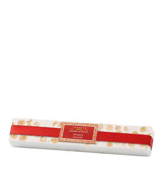 Torrone hart mit Haselnüssen